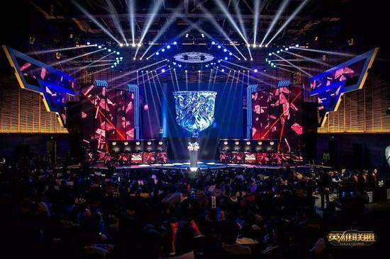 随着比赛的 随着比赛的